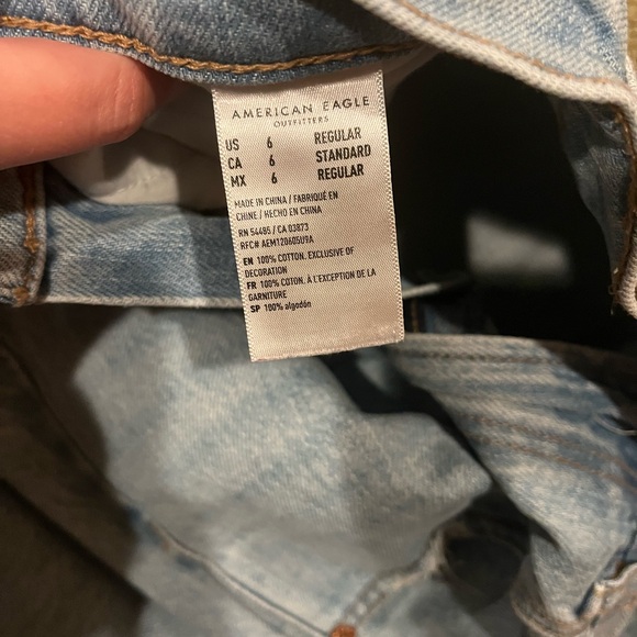 American Eagle Outfitters Light Blue Straight Leg Jeans with Knee Rips - Picture 3 of 3